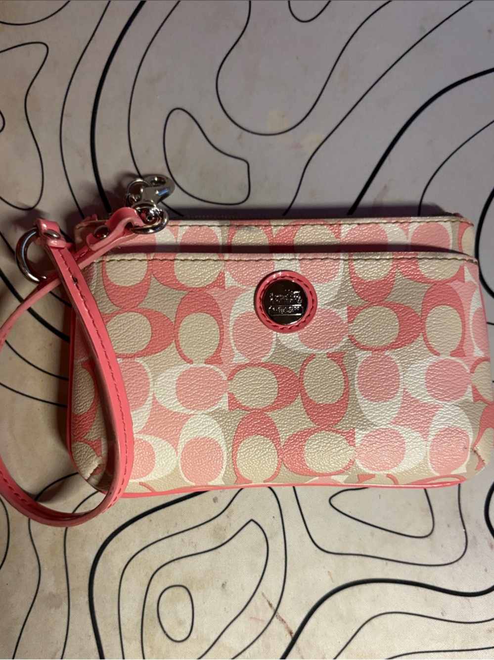 2005 Coach pink monogram leather wristlet - y2K style amazing condition